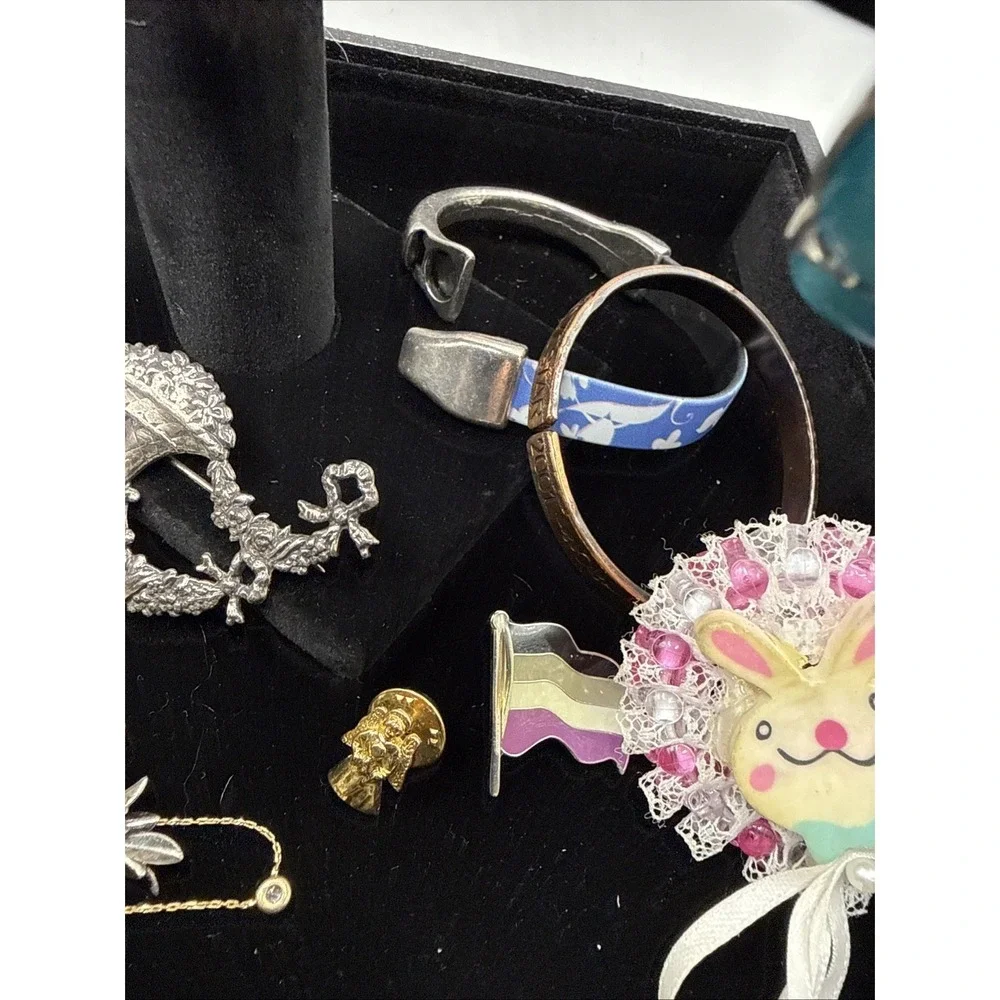 Vintage Lot of 15‎ Necklaces, Bracelets, Earrings And/or Brooches See Pics